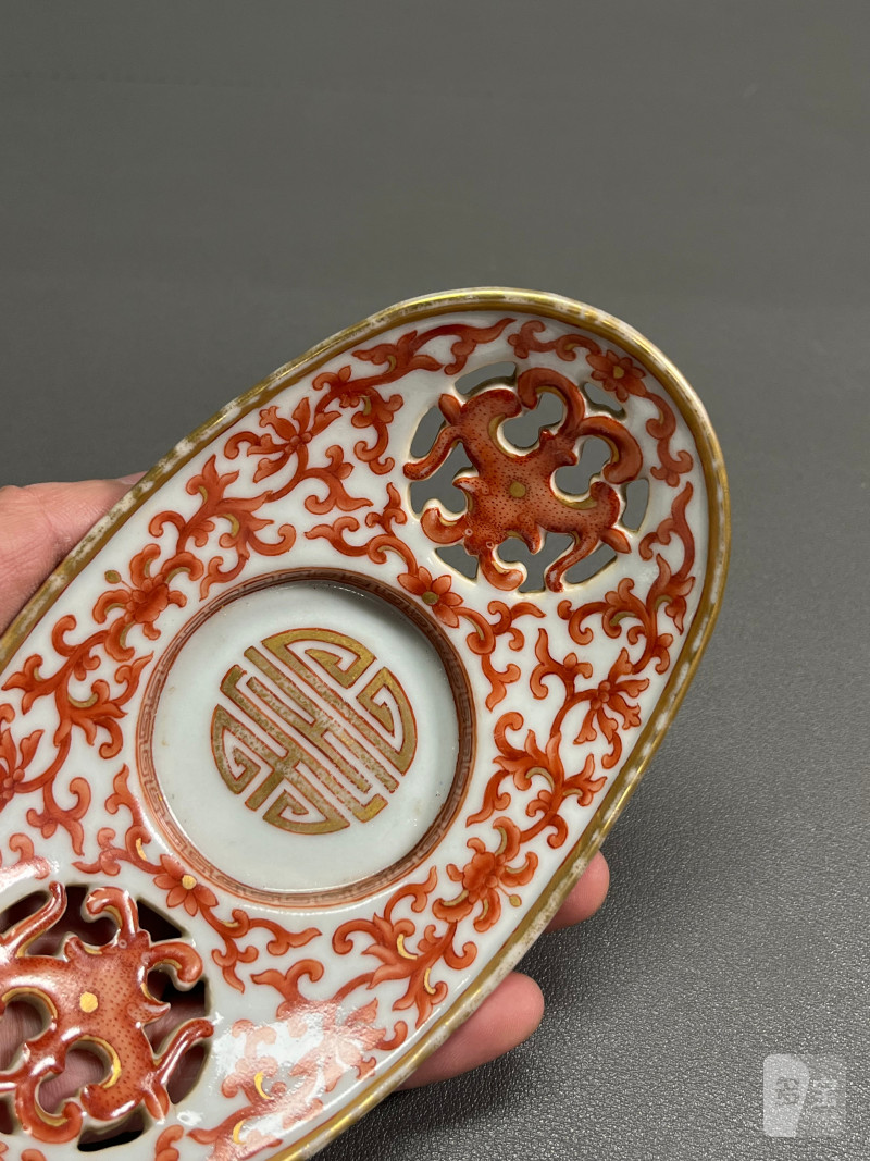 清嘉庆  矾红描金缠枝花卉寿字纹茶船（一对） - 图7